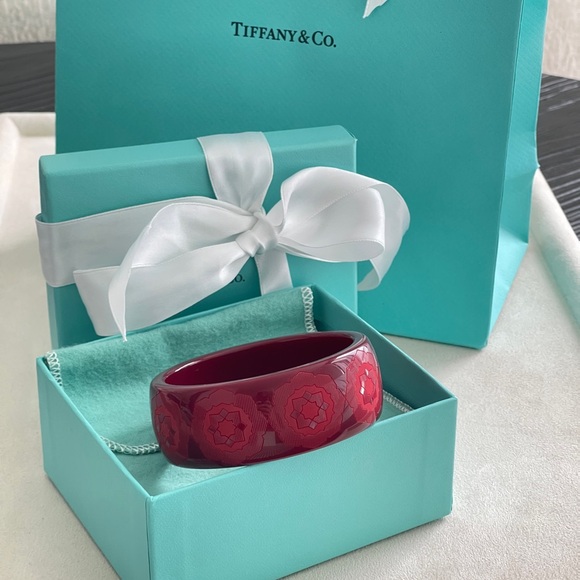 TIFFANY & CO. RESIN PALOMA PICASSO RED ZELLIGE BANGLE BRACELET $745 - Picture 13 of 17